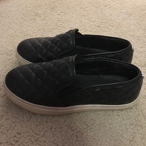 Steve Madden black slip on ecentrcq